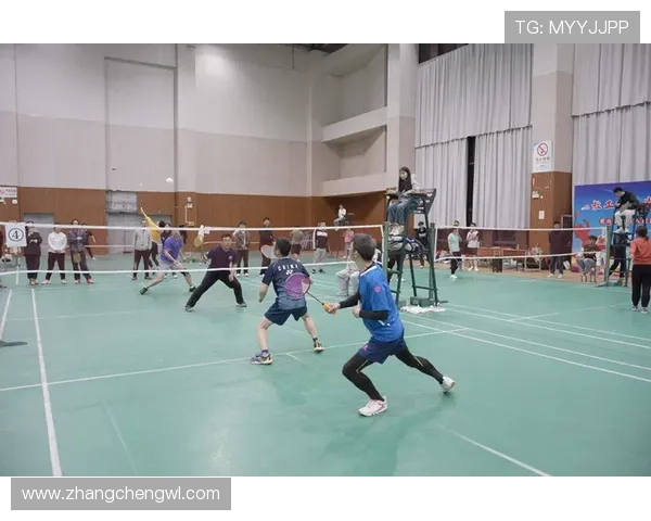 团结奋进上海羽毛球队展现团队协作的力量与精神